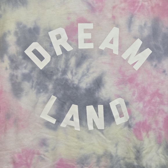 ⭐️40% Off⭐️ Old Navy The Easy Tee Tie Dye T-shirt with Dream Land Graphic - Picture 2 of 10